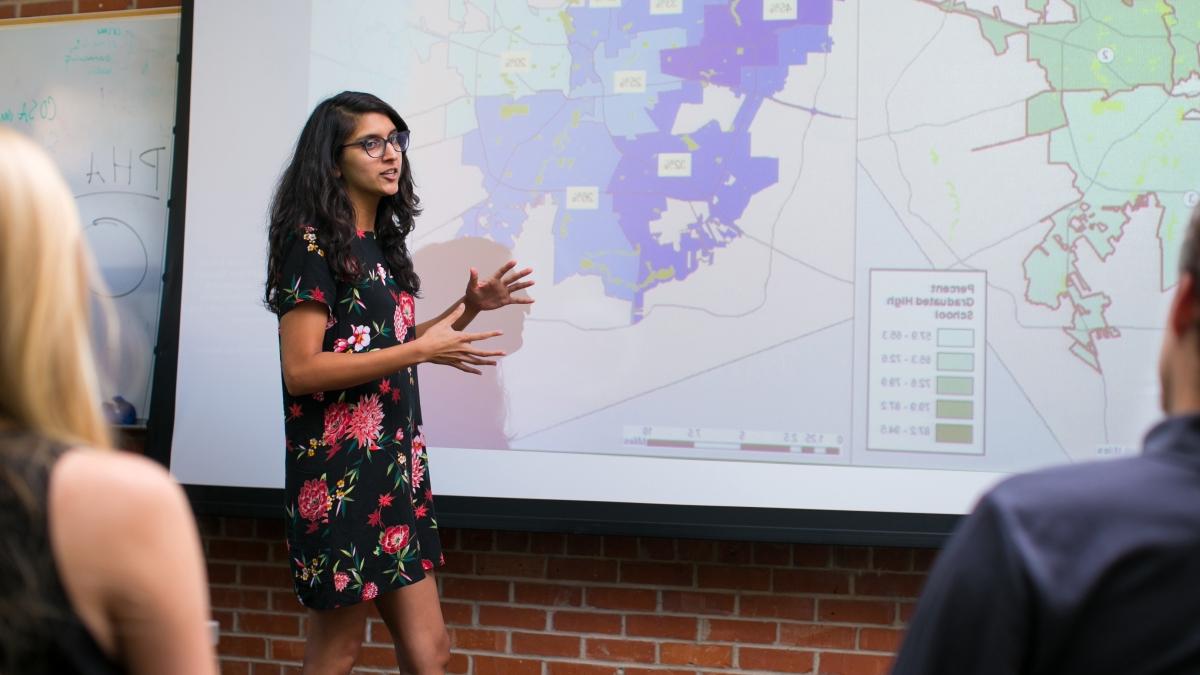 Aroosa Ajani presents an image of the city map 